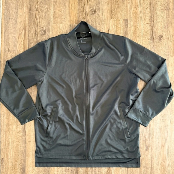 Nike • Dri Fit Basketball Jacket - Picture 2 of 9